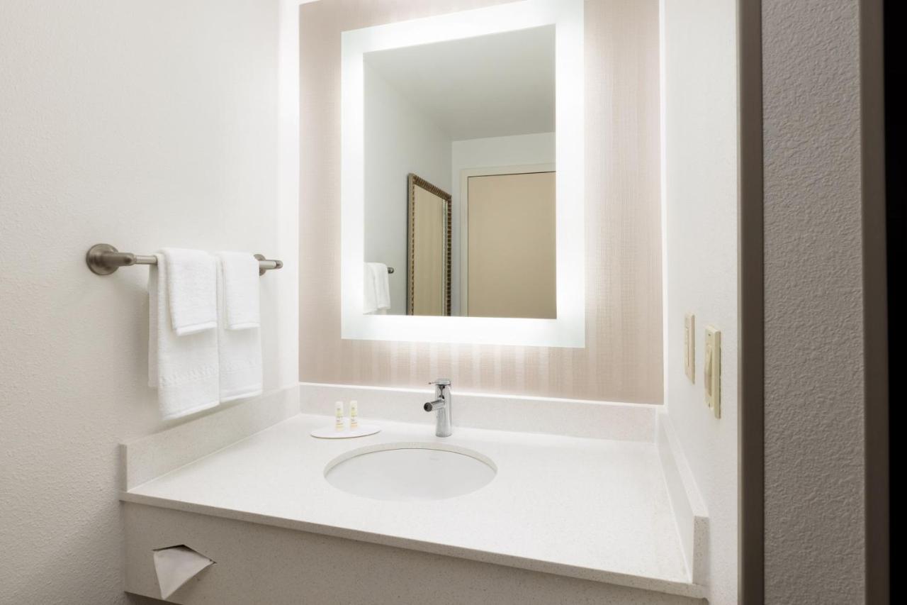 Hotel Springhill Fresno